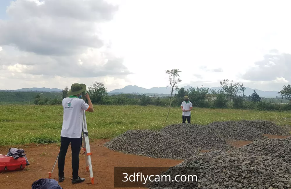 Tiến hành khảo sát địa hình cụ thể