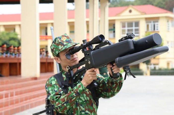 Súng bắn Flycam dạng thiết bị chống UAV cầm tay