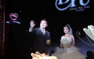 Trao nhẫn cưới bằng Flycam