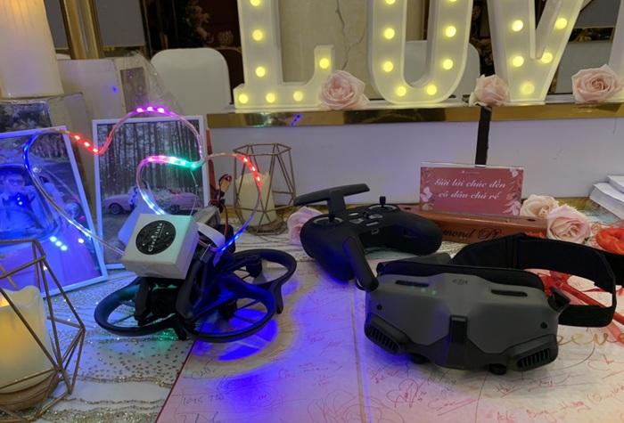 Trao nhẫn cưới bằng Flycam